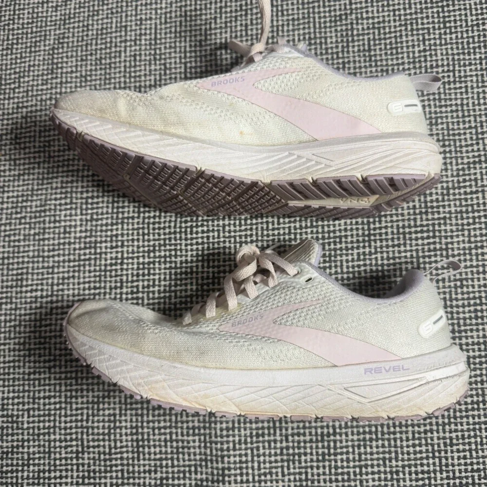Brooks women size